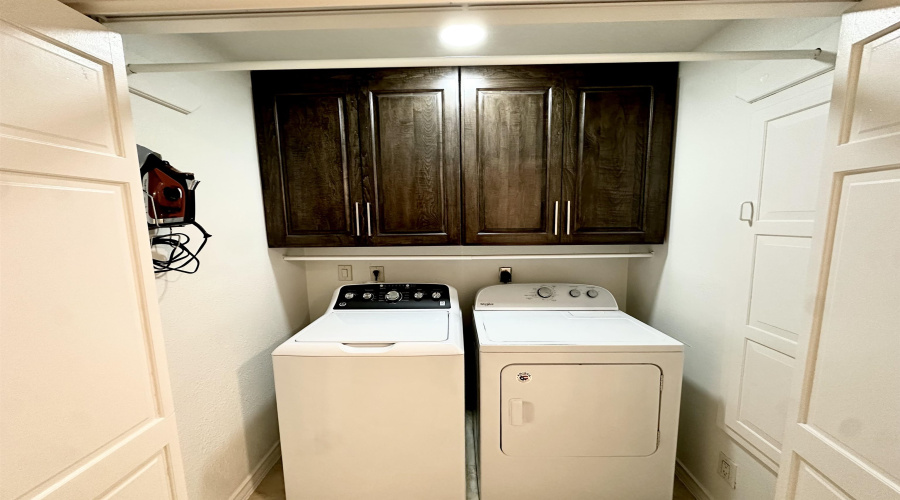 320 Merlin Rd, Laredo, Texas 78041, 5 Bedrooms Bedrooms, 12 Rooms Rooms,4 BathroomsBathrooms,Residential,For Sale,320 Merlin Rd,20264072
