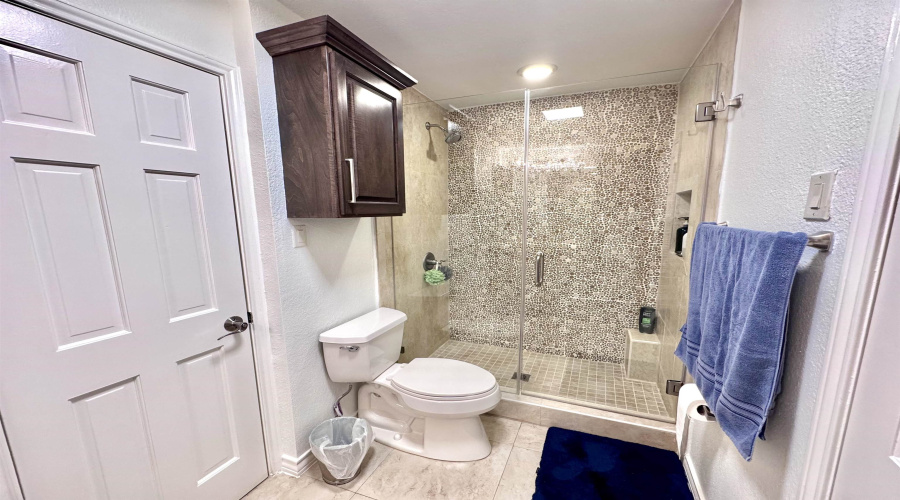320 Merlin Rd, Laredo, Texas 78041, 5 Bedrooms Bedrooms, 12 Rooms Rooms,4 BathroomsBathrooms,Residential,For Sale,320 Merlin Rd,20264072