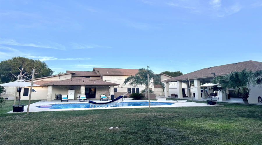 320 Merlin Rd, Laredo, Texas 78041, 5 Bedrooms Bedrooms, 12 Rooms Rooms,4 BathroomsBathrooms,Residential,For Sale,320 Merlin Rd,20264072
