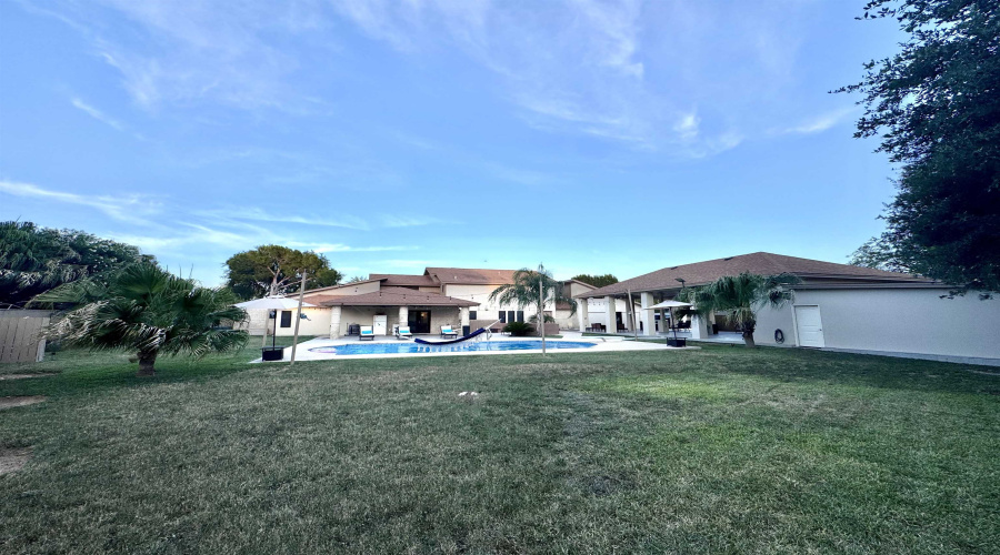 320 Merlin Rd, Laredo, Texas 78041, 5 Bedrooms Bedrooms, 12 Rooms Rooms,4 BathroomsBathrooms,Residential,For Sale,320 Merlin Rd,20264072