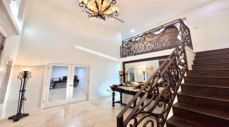 320 Merlin Rd, Laredo, Texas 78041, 5 Bedrooms Bedrooms, 12 Rooms Rooms,4 BathroomsBathrooms,Residential,For Sale,320 Merlin Rd,20264072