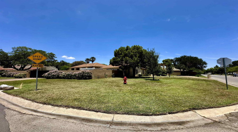 320 Merlin Rd, Laredo, Texas 78041, 5 Bedrooms Bedrooms, 12 Rooms Rooms,4 BathroomsBathrooms,Residential,For Sale,320 Merlin Rd,20264072
