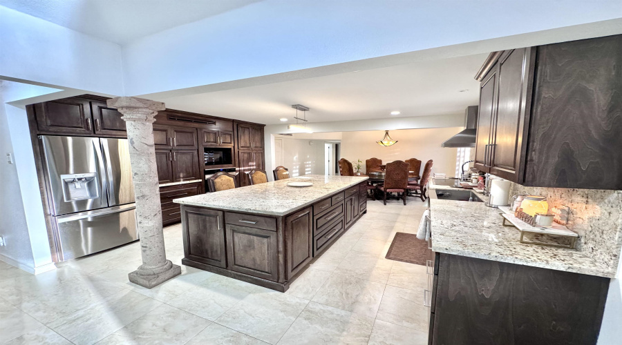 320 Merlin Rd, Laredo, Texas 78041, 5 Bedrooms Bedrooms, 12 Rooms Rooms,4 BathroomsBathrooms,Residential,For Sale,320 Merlin Rd,20264072
