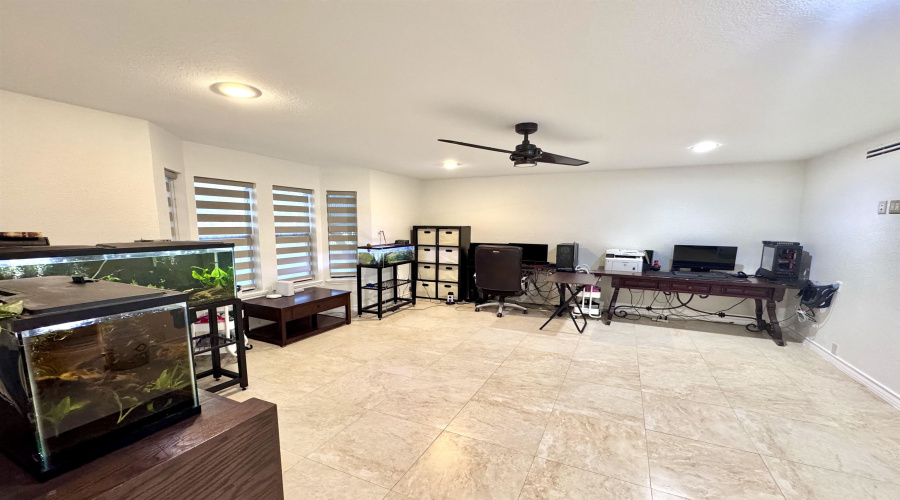 320 Merlin Rd, Laredo, Texas 78041, 5 Bedrooms Bedrooms, 12 Rooms Rooms,4 BathroomsBathrooms,Residential,For Sale,320 Merlin Rd,20264072