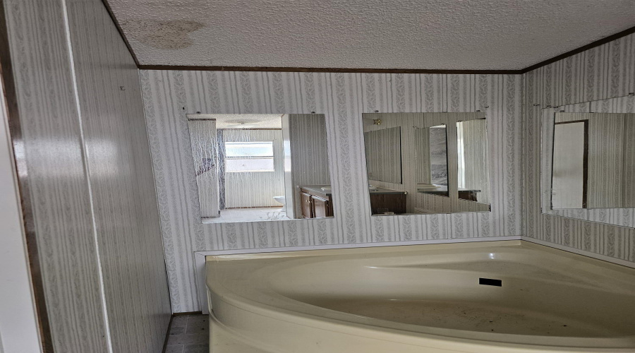 613 Valeria Lp, Laredo, Texas 78046, 3 Bedrooms Bedrooms, 5 Rooms Rooms,2 BathroomsBathrooms,Residential,For Sale,613 Valeria Lp,20264074