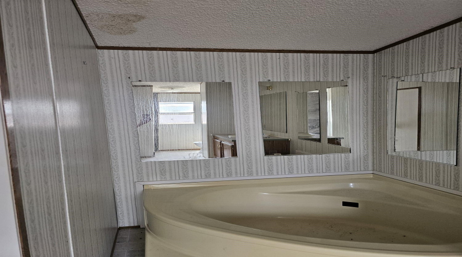 613 Valeria Lp, Laredo, Texas 78046, 3 Bedrooms Bedrooms, 5 Rooms Rooms,2 BathroomsBathrooms,Residential,For Sale,613 Valeria Lp,20264074
