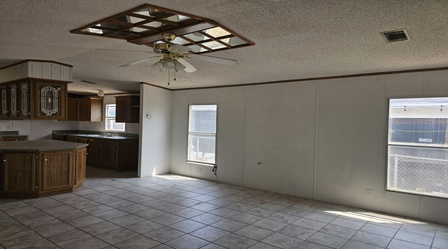 613 Valeria Lp, Laredo, Texas 78046, 3 Bedrooms Bedrooms, 5 Rooms Rooms,2 BathroomsBathrooms,Residential,For Sale,613 Valeria Lp,20264074