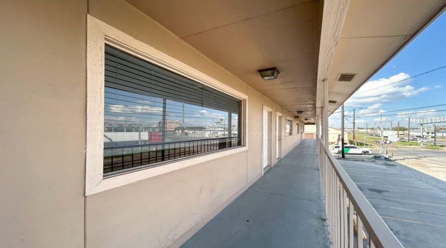 5810 Santa Maria Ave, Laredo, Texas 78045-3055, 1 Room Rooms,1 BathroomBathrooms,Commercial retail/office,For Rent,5810 Santa Maria Ave,20264081