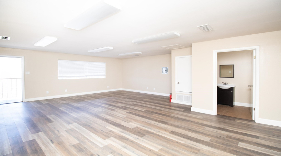 5810 Santa Maria Ave, Laredo, Texas 78045-3055, 1 Room Rooms,1 BathroomBathrooms,Commercial retail/office,For Rent,5810 Santa Maria Ave,20264081