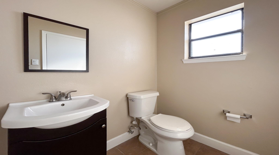 5810 Santa Maria Ave, Laredo, Texas 78045-3055, 1 Room Rooms,1 BathroomBathrooms,Commercial retail/office,For Rent,5810 Santa Maria Ave,20264081