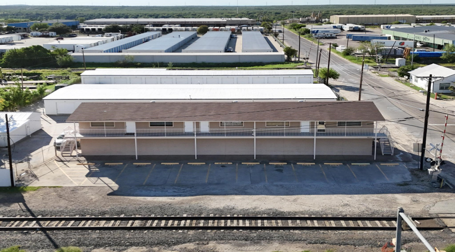 5810 Santa Maria Ave, Laredo, Texas 78045-3055, 1 Room Rooms,1 BathroomBathrooms,Commercial retail/office,For Rent,5810 Santa Maria Ave,20264081