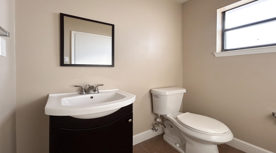 5810 Santa Maria Ave, Laredo, Texas 78045-3055, 1 Room Rooms,1 BathroomBathrooms,Commercial retail/office,For Rent,5810 Santa Maria Ave,20264081