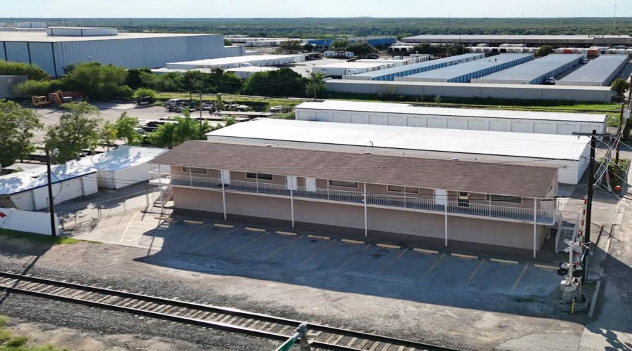 5810 Santa Maria Ave, Laredo, Texas 78045-3055, 1 Room Rooms,1 BathroomBathrooms,Commercial retail/office,For Rent,5810 Santa Maria Ave,20264081