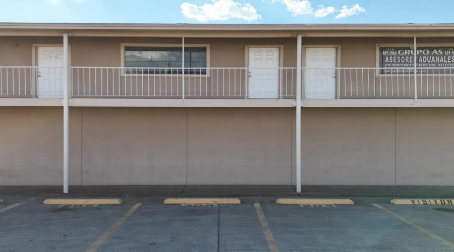 5810 Santa Maria Ave, Laredo, Texas 78045-3055, 1 Room Rooms,1 BathroomBathrooms,Commercial retail/office,For Rent,5810 Santa Maria Ave,20264081