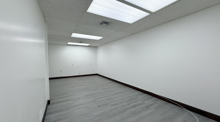 5601 San Dario Ave, Laredo, Texas 78041, ,3 BathroomsBathrooms,Commercial retail/office,For Rent,5601 San Dario Ave,20264087