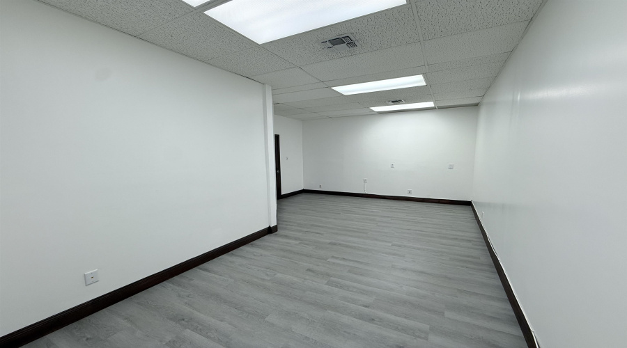 5601 San Dario Ave, Laredo, Texas 78041, ,3 BathroomsBathrooms,Commercial retail/office,For Rent,5601 San Dario Ave,20264087