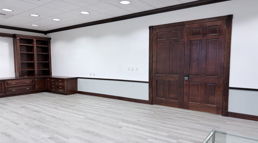5601 San Dario Ave, Laredo, Texas 78041, 1 Room Rooms,3 BathroomsBathrooms,Commercial retail/office,For Rent,5601 San Dario Ave,20264088