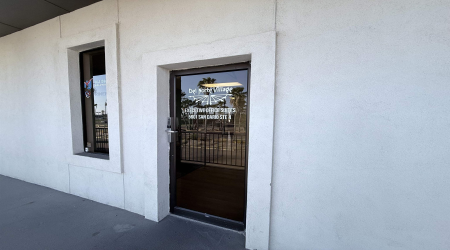 5601 San Dario Ave, Laredo, Texas 78041, 1 Room Rooms,3 BathroomsBathrooms,Commercial retail/office,For Rent,5601 San Dario Ave,20264088