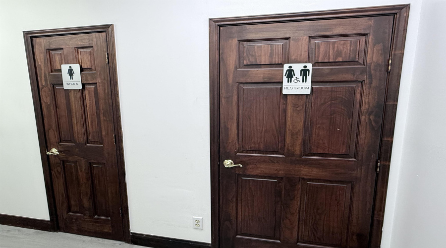 5601 San Dario Ave, Laredo, Texas 78041, 1 Room Rooms,3 BathroomsBathrooms,Commercial retail/office,For Rent,5601 San Dario Ave,20264088