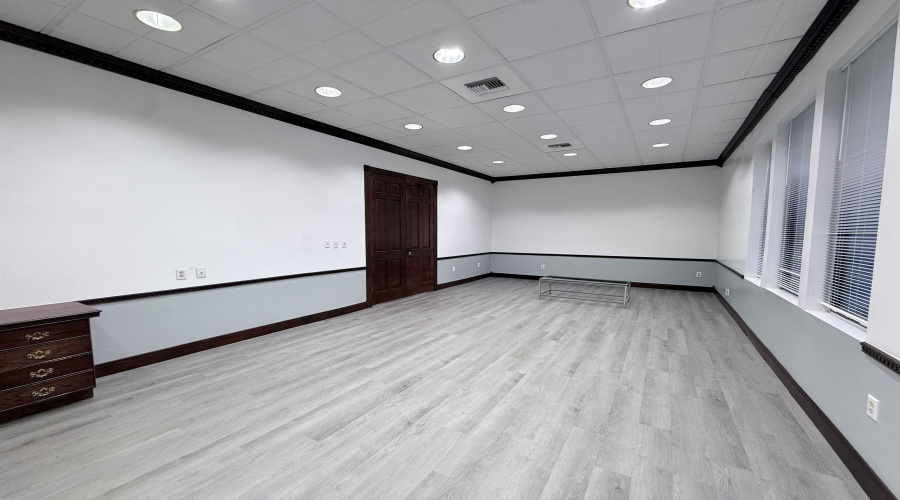 5601 San Dario Ave, Laredo, Texas 78041, 1 Room Rooms,3 BathroomsBathrooms,Commercial retail/office,For Rent,5601 San Dario Ave,20264088