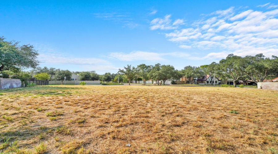 325 Manor Rd, LAREDO, Texas 78041, ,Land,For Sale,325 Manor Rd,20264084