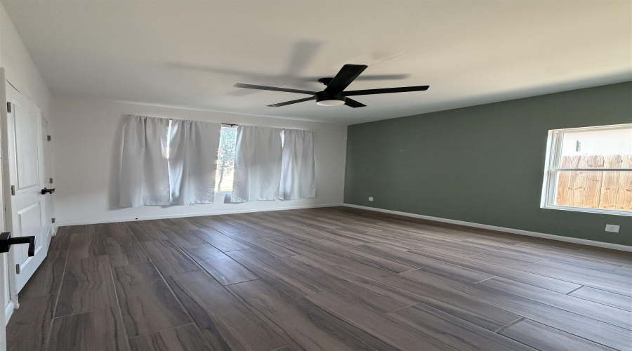 1432 Los Estribos Dr., Laredo, Texas 78046, 3 Bedrooms Bedrooms, 4 Rooms Rooms,2 BathroomsBathrooms,Residential,For Sale,1432 Los Estribos Dr.,20264075