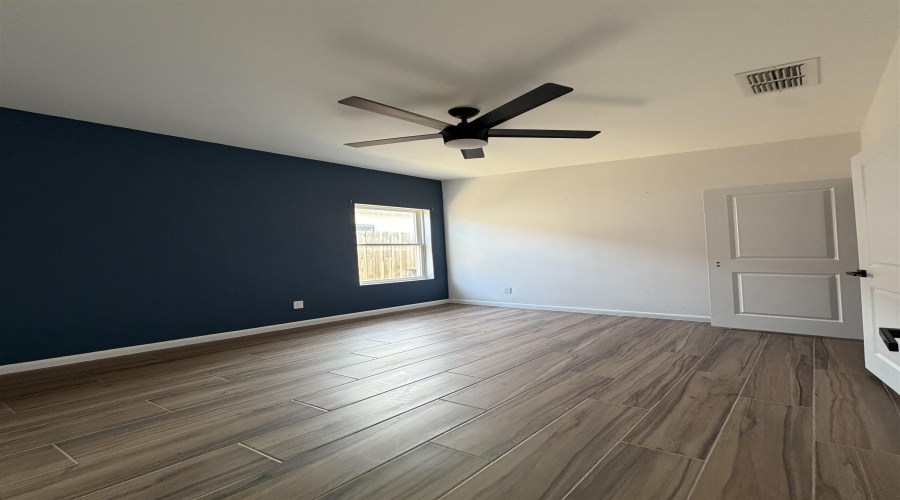 1432 Los Estribos Dr., Laredo, Texas 78046, 3 Bedrooms Bedrooms, 4 Rooms Rooms,2 BathroomsBathrooms,Residential,For Sale,1432 Los Estribos Dr.,20264075
