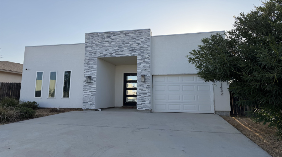 1432 Los Estribos Dr., Laredo, Texas 78046, 3 Bedrooms Bedrooms, 4 Rooms Rooms,2 BathroomsBathrooms,Residential,For Sale,1432 Los Estribos Dr.,20264075