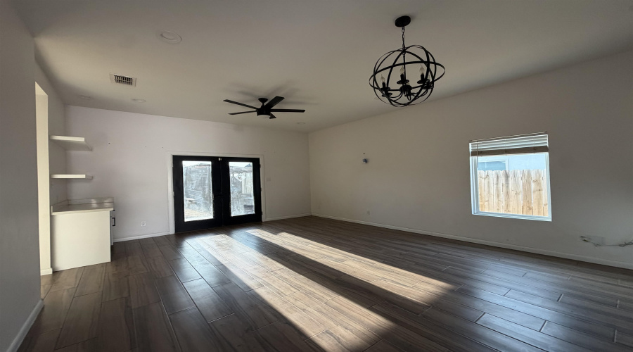 1432 Los Estribos Dr., Laredo, Texas 78046, 3 Bedrooms Bedrooms, 4 Rooms Rooms,2 BathroomsBathrooms,Residential,For Sale,1432 Los Estribos Dr.,20264075