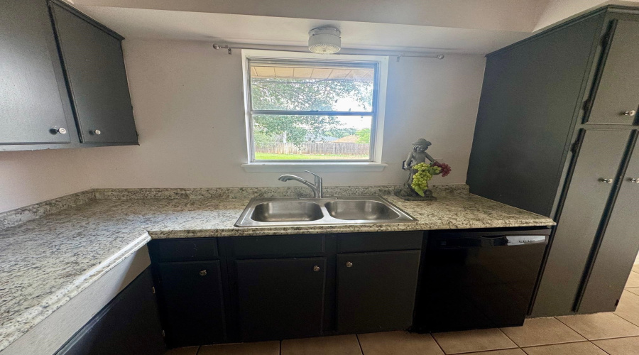 304 Richmond Ct, Laredo, Texas 78045, 3 Bedrooms Bedrooms, 7 Rooms Rooms,2 BathroomsBathrooms,Residential,For Rent,304 Richmond Ct,20264076