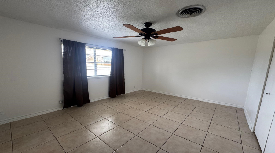 304 Richmond Ct, Laredo, Texas 78045, 3 Bedrooms Bedrooms, 7 Rooms Rooms,2 BathroomsBathrooms,Residential,For Rent,304 Richmond Ct,20264076