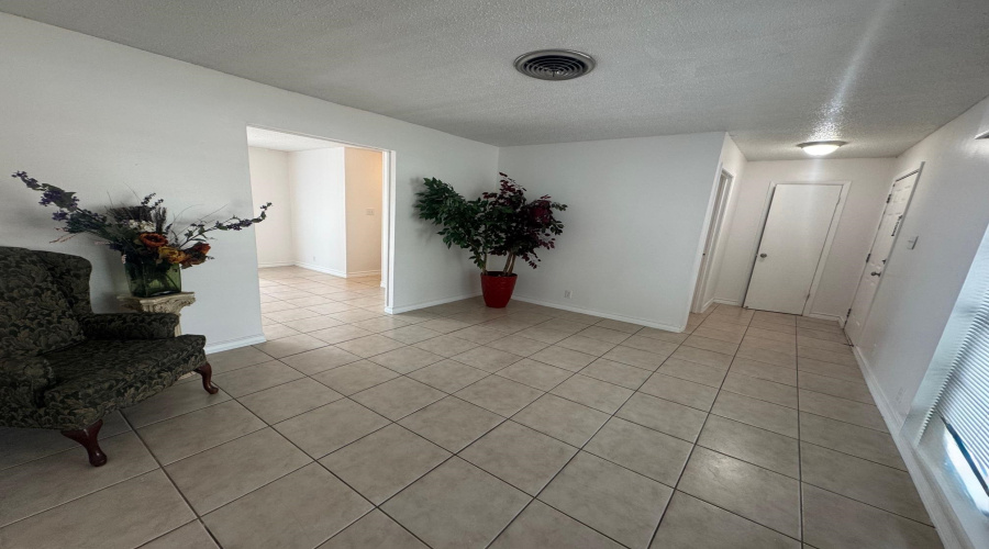 304 Richmond Ct, Laredo, Texas 78045, 3 Bedrooms Bedrooms, 7 Rooms Rooms,2 BathroomsBathrooms,Residential,For Rent,304 Richmond Ct,20264076