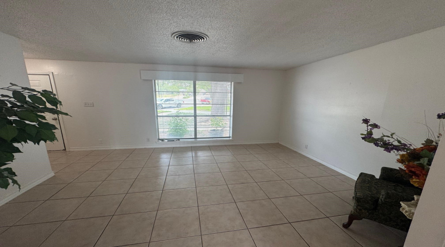 304 Richmond Ct, Laredo, Texas 78045, 3 Bedrooms Bedrooms, 7 Rooms Rooms,2 BathroomsBathrooms,Residential,For Rent,304 Richmond Ct,20264076