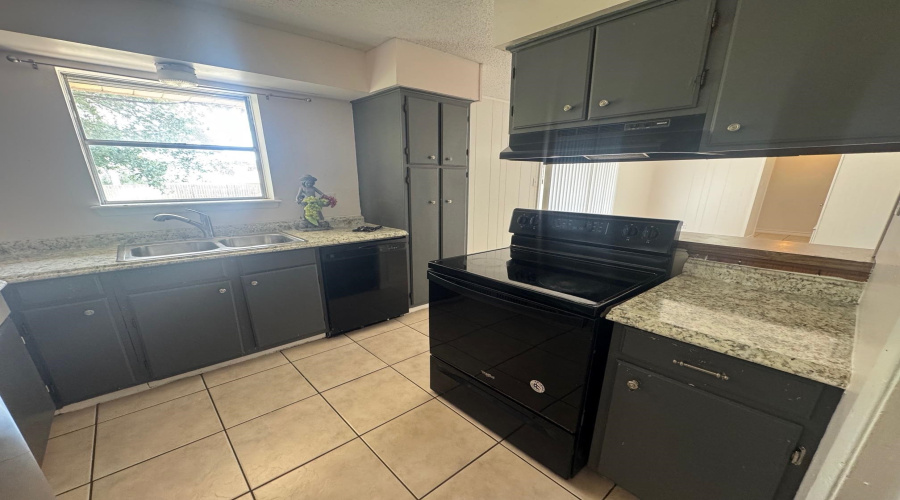 304 Richmond Ct, Laredo, Texas 78045, 3 Bedrooms Bedrooms, 7 Rooms Rooms,2 BathroomsBathrooms,Residential,For Rent,304 Richmond Ct,20264076