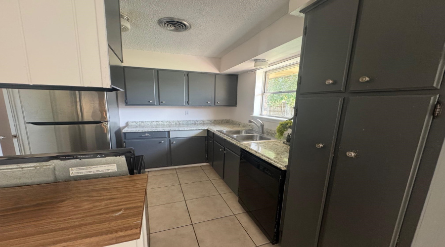 304 Richmond Ct, Laredo, Texas 78045, 3 Bedrooms Bedrooms, 7 Rooms Rooms,2 BathroomsBathrooms,Residential,For Rent,304 Richmond Ct,20264076