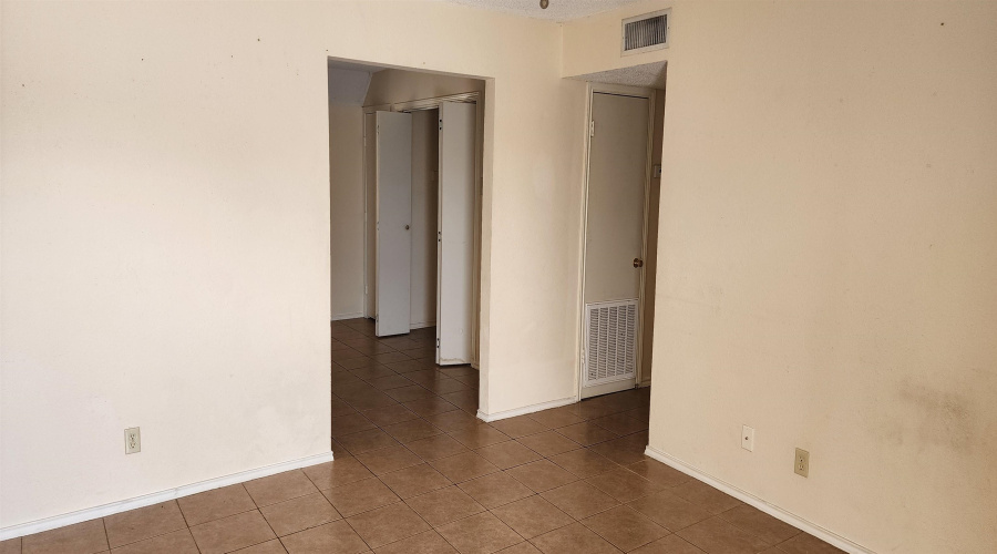 3202 Chacota St, Laredo, Texas 78046, 3 Bedrooms Bedrooms, 5 Rooms Rooms,1 BathroomBathrooms,Residential,For Rent,3202 Chacota St,20264083