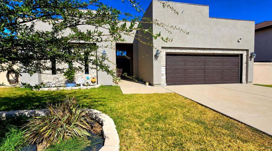 2708 Taurus Dr., Laredo, Texas 78046, 3 Bedrooms Bedrooms, 7 Rooms Rooms,3 BathroomsBathrooms,Residential,For Rent,2708 Taurus Dr.,20264085