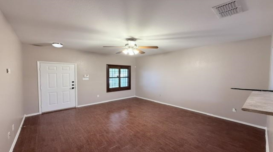 11307 Kirby Dr, Laredo, Texas 78045, 3 Bedrooms Bedrooms, 5 Rooms Rooms,2 BathroomsBathrooms,Residential,For Rent,11307 Kirby Dr,20264086