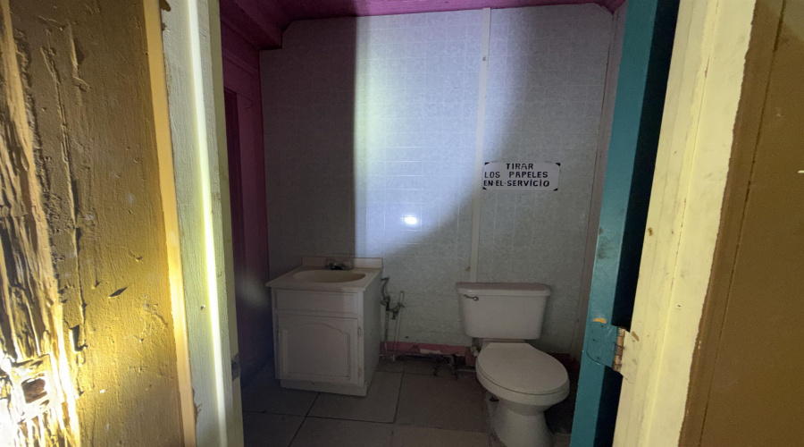 1307 Hidalgo St, Laredo, Texas 78040-0000, 6 Rooms Rooms,4 BathroomsBathrooms,Commercial retail/office,For Sale,1307 Hidalgo St,20264094