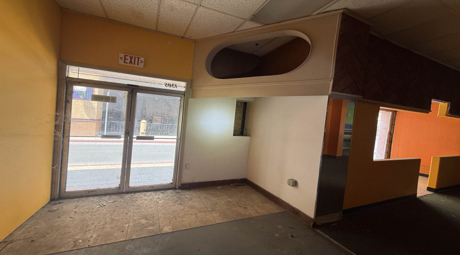 1307 Hidalgo St, Laredo, Texas 78040-0000, 6 Rooms Rooms,4 BathroomsBathrooms,Commercial retail/office,For Sale,1307 Hidalgo St,20264094