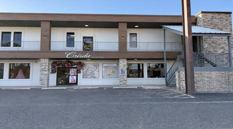 5601 San Dario Ave, Laredo, Texas 78041, 1 Room Rooms,3 BathroomsBathrooms,Commercial retail/office,For Rent,5601 San Dario Ave,20264095