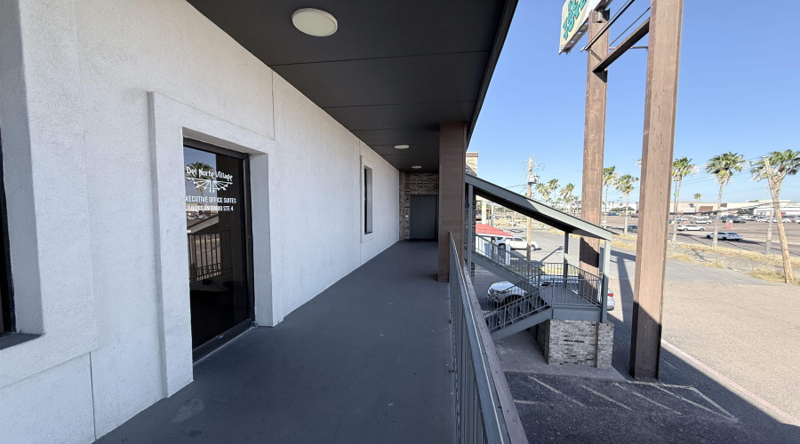5601 San Dario Ave, Laredo, Texas 78041, 1 Room Rooms,3 BathroomsBathrooms,Commercial retail/office,For Rent,5601 San Dario Ave,20264095