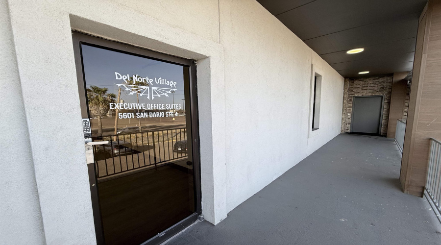 5601 San Dario Ave, Laredo, Texas 78041, 1 Room Rooms,3 BathroomsBathrooms,Commercial retail/office,For Rent,5601 San Dario Ave,20264095
