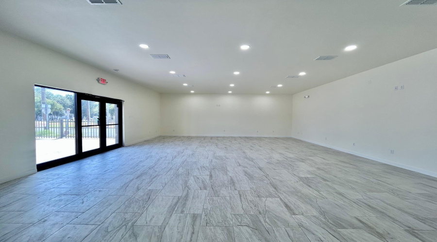 1113 San Bernardo Ave, Laredo, Texas 78040, 1 Room Rooms,1 BathroomBathrooms,Commercial retail/office,For Rent,1113 San Bernardo Ave,20264097