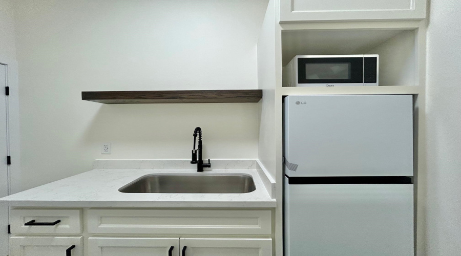 1113 San Bernardo Ave, Laredo, Texas 78040, 1 Room Rooms,1 BathroomBathrooms,Commercial retail/office,For Rent,1113 San Bernardo Ave,20264097