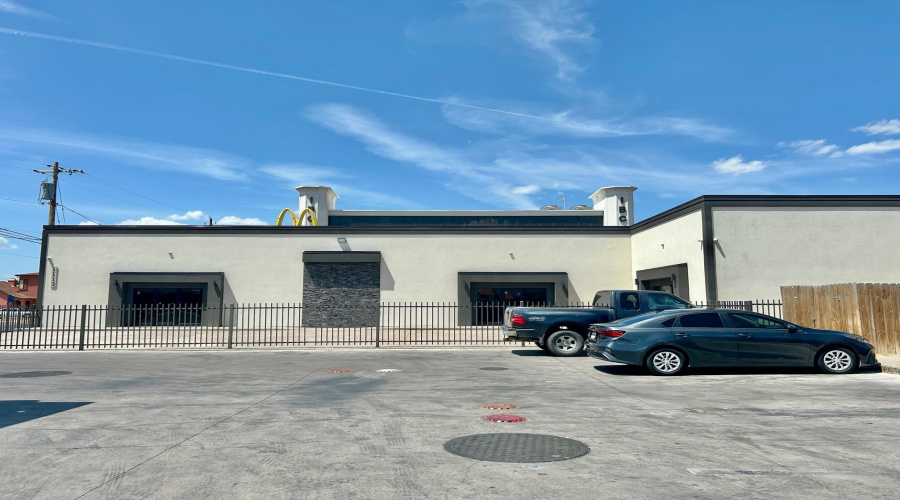 1113 San Bernardo Ave, Laredo, Texas 78040, 1 Room Rooms,1 BathroomBathrooms,Commercial retail/office,For Rent,1113 San Bernardo Ave,20264097