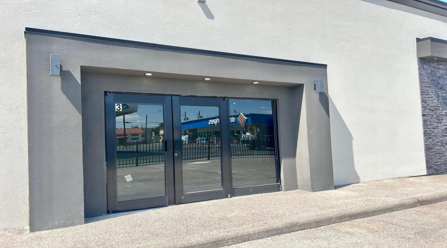 1113 San Bernardo Ave, Laredo, Texas 78040, 1 Room Rooms,1 BathroomBathrooms,Commercial retail/office,For Rent,1113 San Bernardo Ave,20264097
