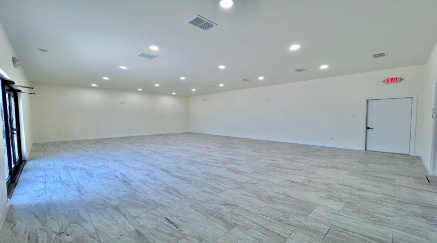 1113 San Bernardo Ave, Laredo, Texas 78040, 1 Room Rooms,1 BathroomBathrooms,Commercial retail/office,For Rent,1113 San Bernardo Ave,20264097