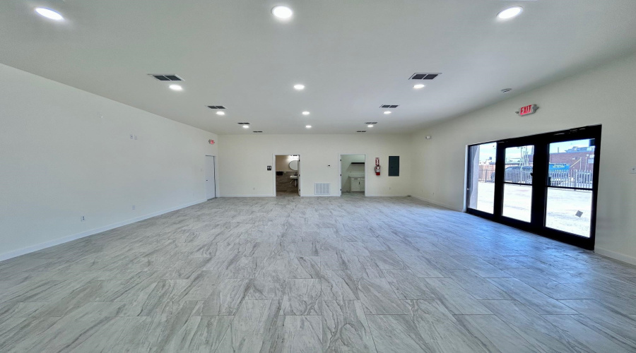 1113 San Bernardo Ave, Laredo, Texas 78040, 1 Room Rooms,1 BathroomBathrooms,Commercial retail/office,For Rent,1113 San Bernardo Ave,20264097