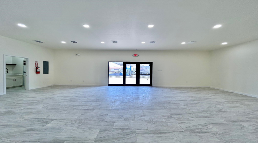 1113 San Bernardo Ave, Laredo, Texas 78040, 1 Room Rooms,1 BathroomBathrooms,Commercial retail/office,For Rent,1113 San Bernardo Ave,20264097